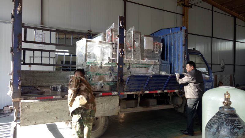 白酒灌裝機(jī)