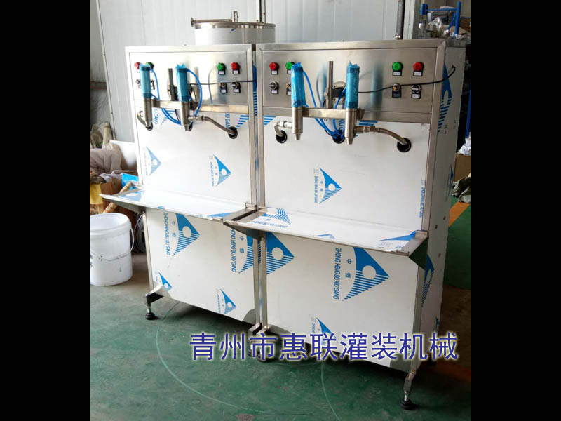 半自動油類灌裝機 半自動油類灌裝機