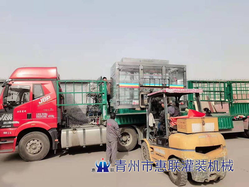 尾氣處理液/尾氣潔凈液灌裝機(jī)廠家發(fā)貨現(xiàn)場(chǎng)