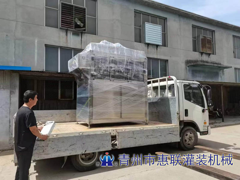 12頭全自動柱塞式油類灌裝機發(fā)往?長沙