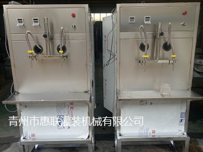 半自動小型白酒灌裝機(jī)